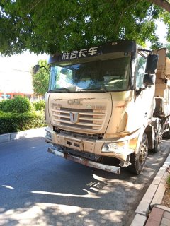 United Trucks U 380 hp 8X4 5.6 m - ფოტო 1