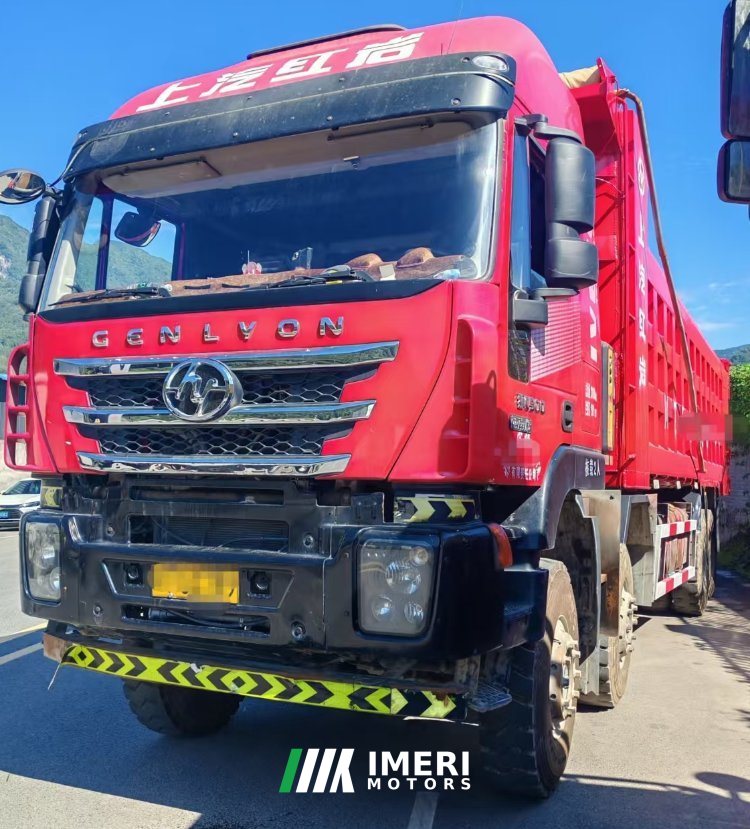 2021 SAIC Hongyan Genlyon 560 hp 8X4 7.6 m
