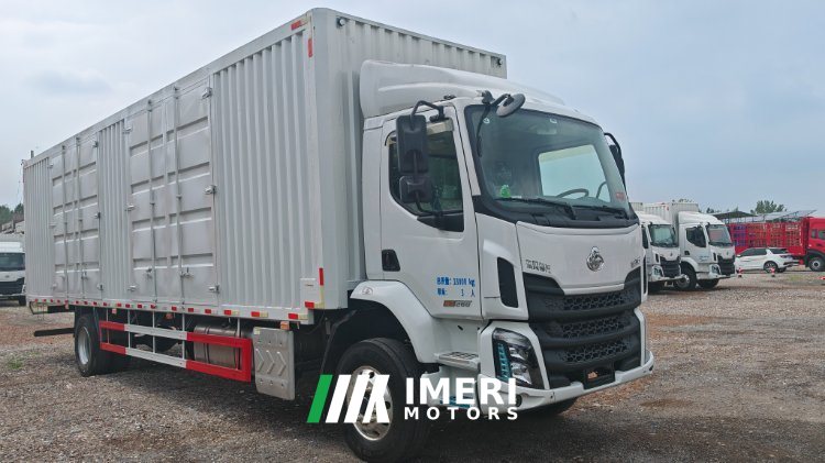 2022 Dongfeng Liuzhou New Chenglong M3 260 hp 4X2 10.1 m