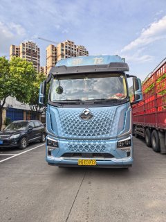 Dongfeng Liuzhou Chenglong H5V 290 hp 4X2 9.7 m - ფოტო 1