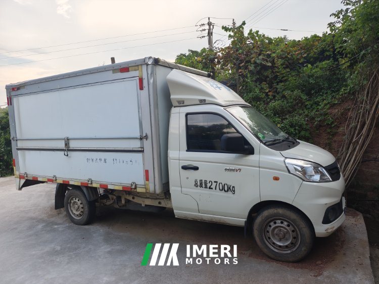 Foton Xianglin V1 122 hp 4X2 3.2 m - truck from China