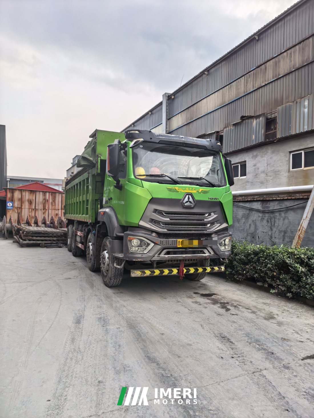 Sinotruk HOWO V7-X 350 hp 8X4 5.6 m - truck from China