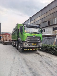 Sinotruk HOWO V7-X 350 hp 8X4 5.6 m - photo 1