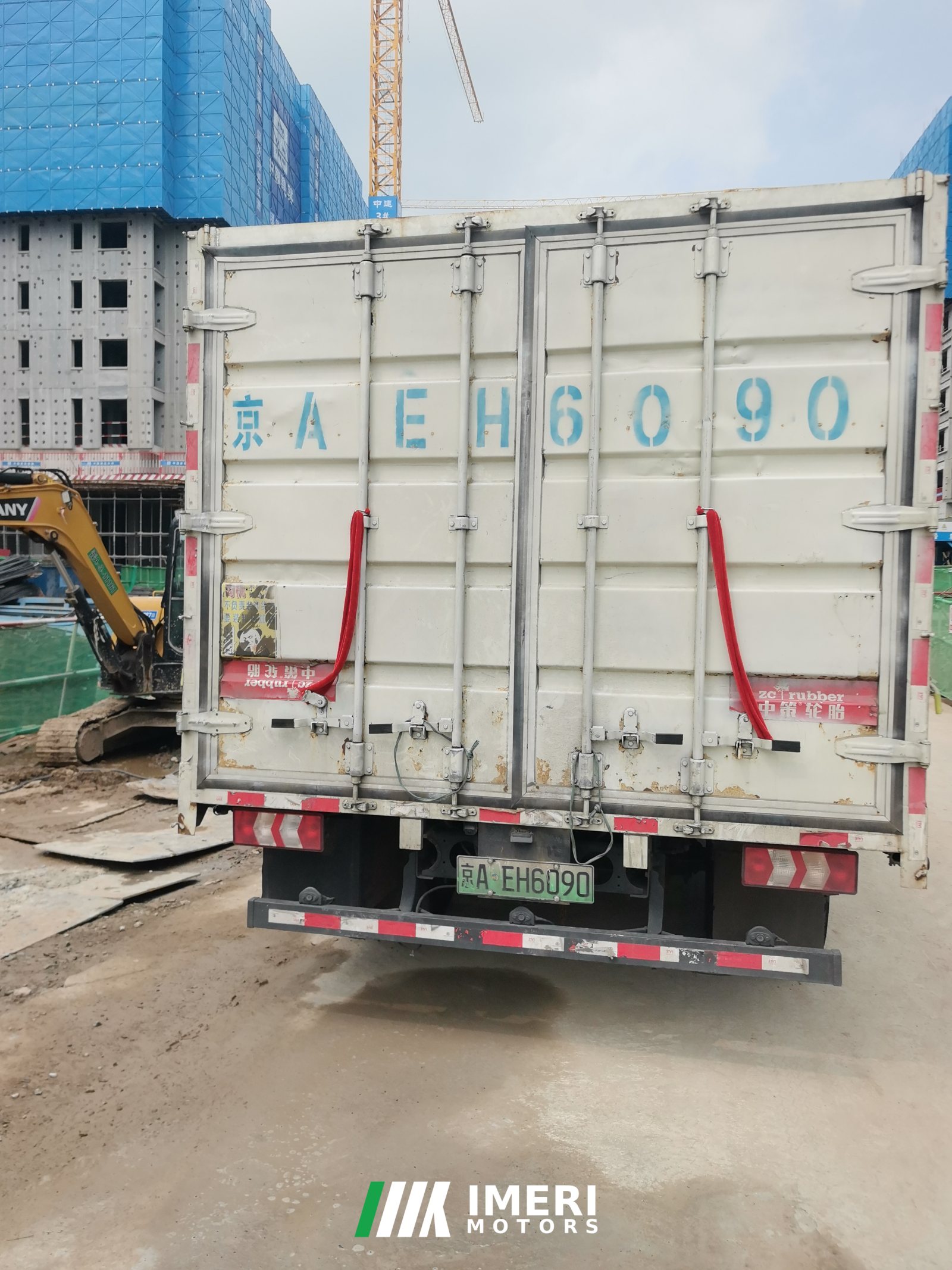 2025 JAC ES9 4.18 m