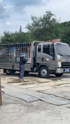 SINOTRUK HOWO Light Duty Truck Hanjiang 140 hp 4X2 3.8 m - ფოტო 1