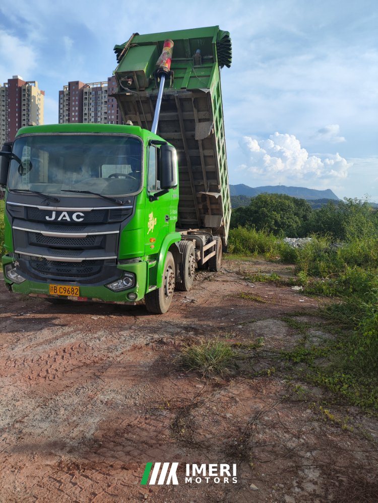 2020 JAC Gallop A5 245 hp 6X2 5.6 m