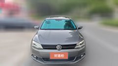 2015 Volkswagen Sagitar 2015 1.6 MT Fashion #2