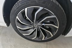 Right Front Wheel Hub