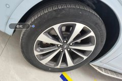მარცხენა წინა საბურავი