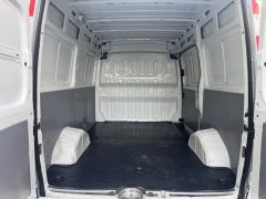 2021 Maxus V80 2021 2.0T AT PLUS AMTVanVANSWBSuperLow Roof3Seat #9