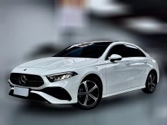 2022 Mercedes-Benz A-Class 2023 1.3T AT A 200 L Fashion #1