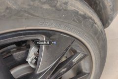 Right Front Wheel Hub