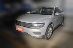 2017 Volkswagen Tiguan L 2017 1.8T AT 330TSIFashionFWD #1