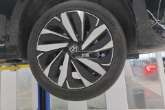 Right Front Wheel Hub
