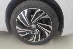 Right Front Wheel Hub