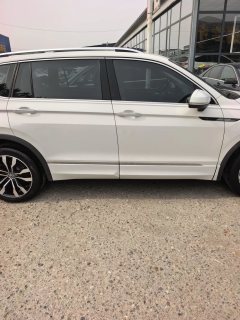 2021 Volkswagen Tiguan L 2021 2.0T AT 330TSI R-LineEnjoy moreEditionFWD #1