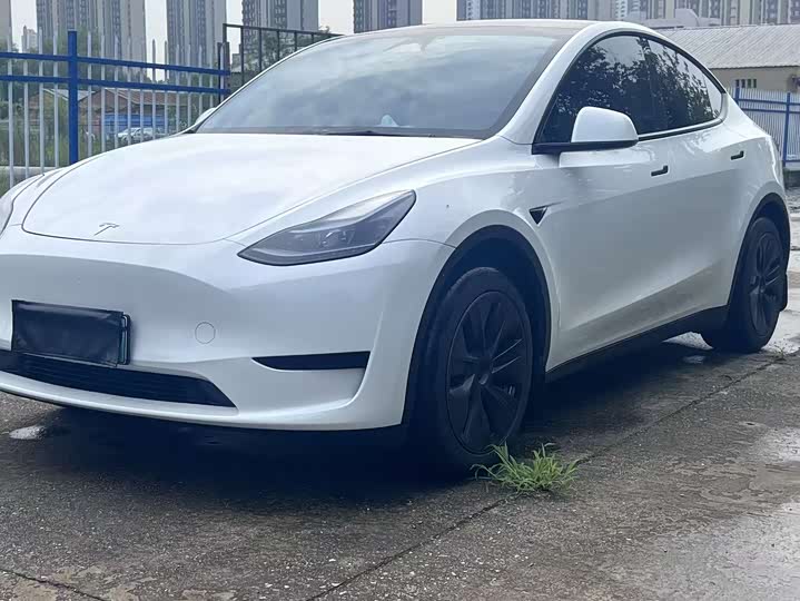 Model Y 2024 rear-wheel drive version