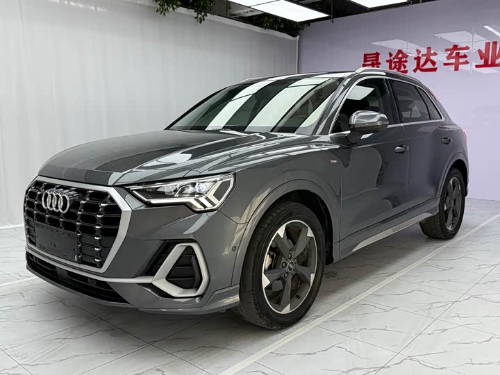 Audi Q3 2022 35 TFSI Fashionable and Dynamic