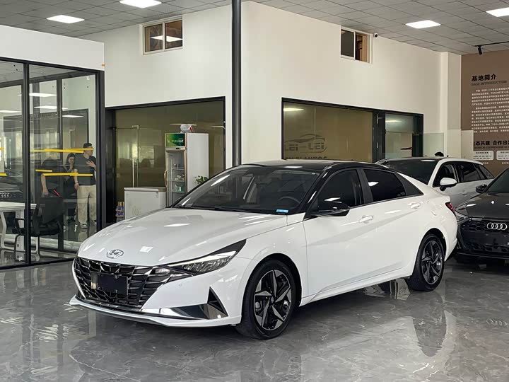 Elantra 2022 1.5L CVT LUX Premium Edition