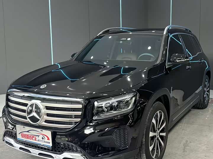 Mercedes-Benz GLB 2024 GLB 220 Fashion Model