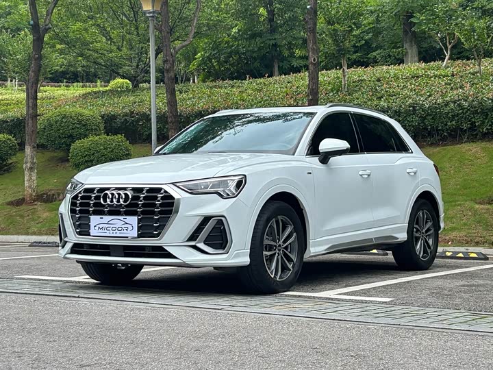 Audi Q3 2022 35 TFSI Fashionable and Dynamic