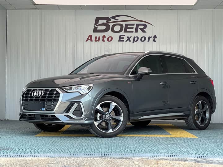 Audi Q3 2022 35 TFSI Fashionable and Dynamic