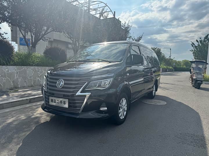 Lingzhi 2020 M5L 2.0L basic model 7 seats