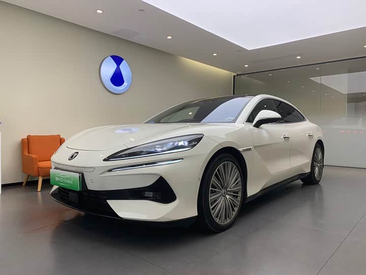 Denza Z9 2024 1100km AWD Ultra