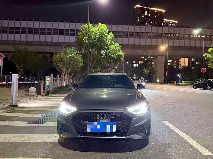 Audi A4L 2024 40 TFSI luxury and dynamic model