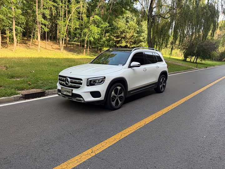 Mercedes-Benz GLB 2023 GLB 220 Fashion Model