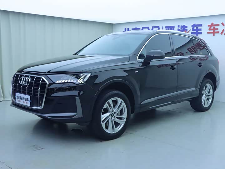 Audi Q7 2023 45 TFSI quattro S line sports
