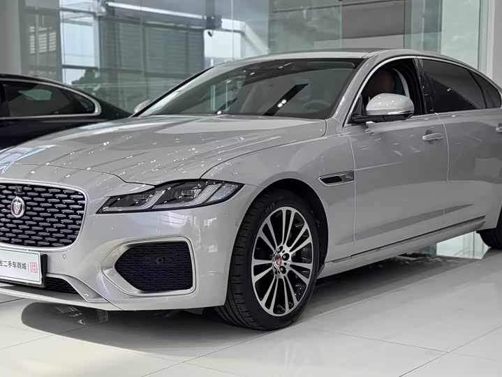 Jaguar XFL 2025 2.0T P250 two-wheel drive exclusive luxury version