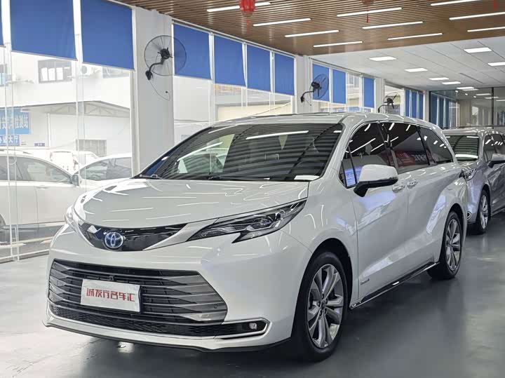 SIENNA 2021 2.5L Hybrid Premium Edition