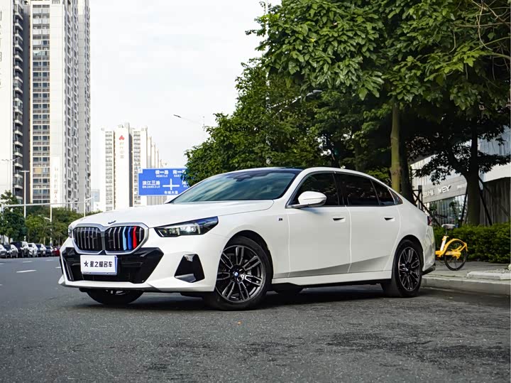 BMW 5 Series 2025 530Li Leading M Sports Package