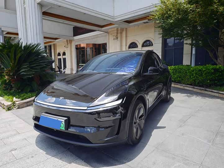 Model Y 2026 rear-wheel drive version