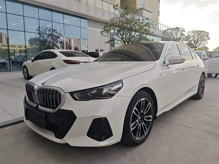 BMW 5 Series 2025 525Li M Sports Package