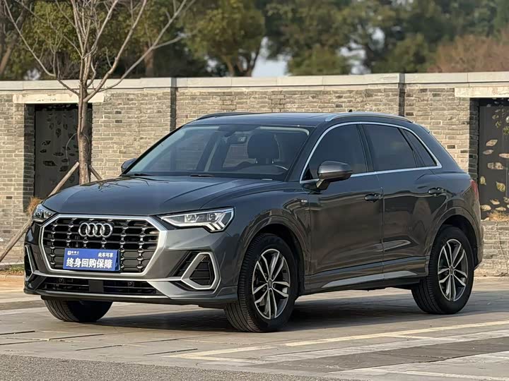 Audi Q3 2021 35 TFSI aggressive and dynamic