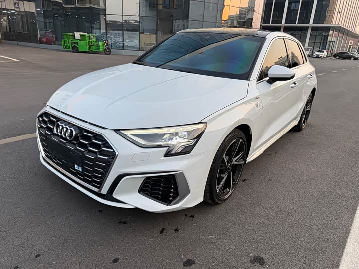 Audi A3 2024 Sportback 35 TFSI stylish and sporty