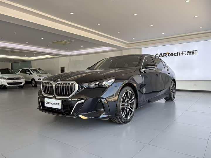 BMW 5 Series 2025 model 530Li leading model M sports package