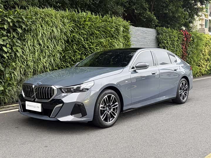 BMW 5 Series 2024 model 530Li leading model M sports package