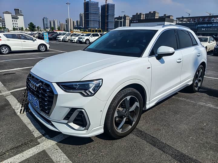 2023 AudiQ3 2023 Model 35 TFSI Fashion DynamicModel∩╝ê1.4T∩╝ë