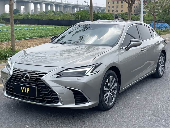 Lexus ES 2025 200 Exclusive Edition