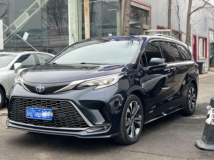 2022 Granvia 2.5L Hybrid Flagship