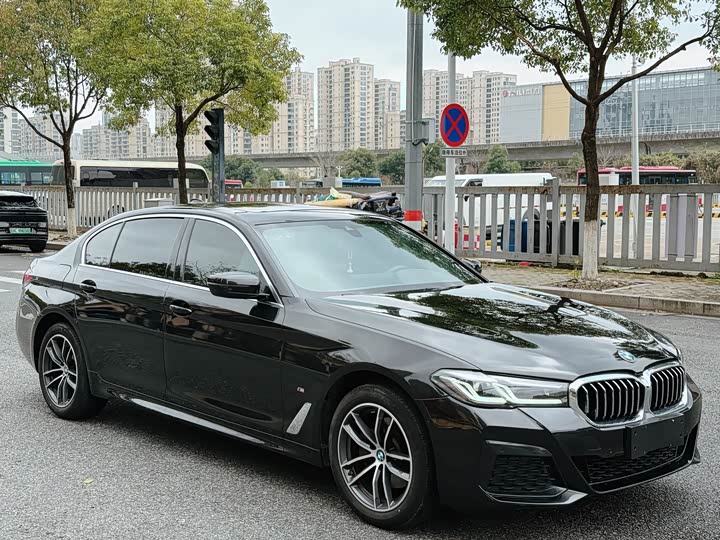 BMW 5 Series 2022 525Li M Sports Package