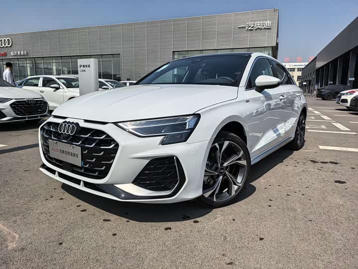 2026 Audi A3 2025 Sportback 35TFSI Flying Spur Exclusive Model