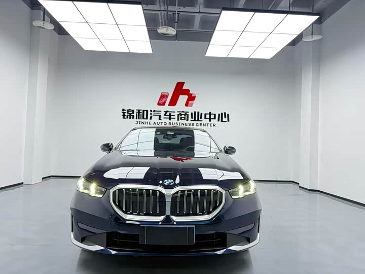 2025 BMW 5 Series 525Li Luxury Line