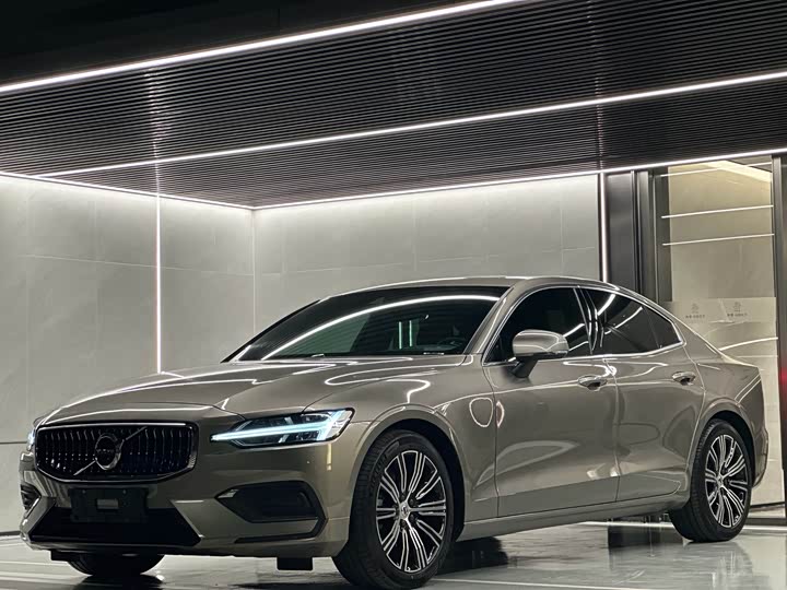 Volvo S60 2021 Model T4 Ultimate Luxury Edition