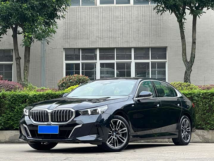 2024 BMW 5 Series 2024 530Li Leading M Sports Package
