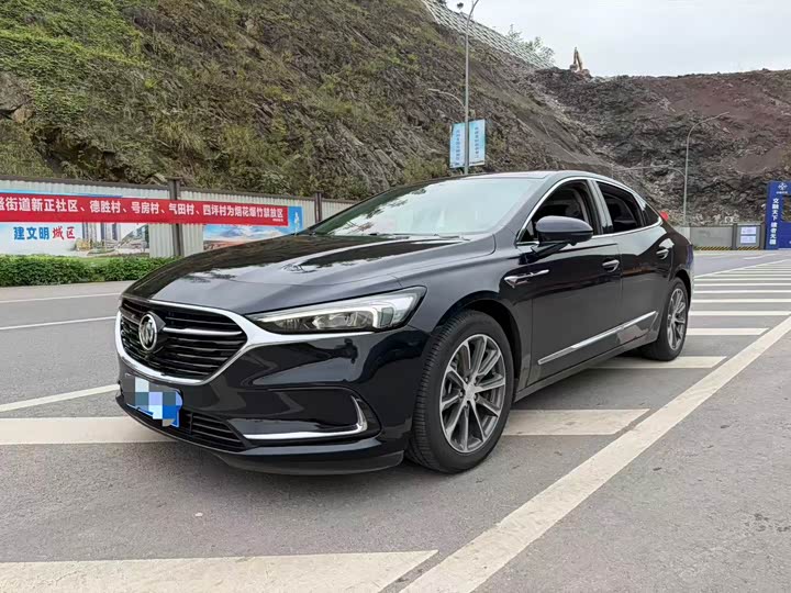 LaCrosse 2022 652T luxury model