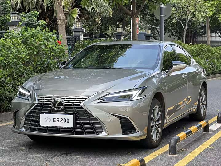 2025 Lexus ES 2025 200 Premium Edition